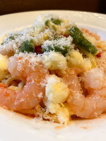 31.     海老とモッツァレラチーズとバジルのトマトソース　🧀　１,３００円   