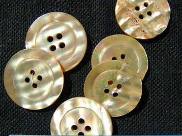 Perlmuttknopf 4Loch 22 mm, naturbeige