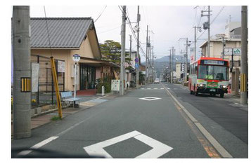 横断歩道近くの危険なバス停を調査