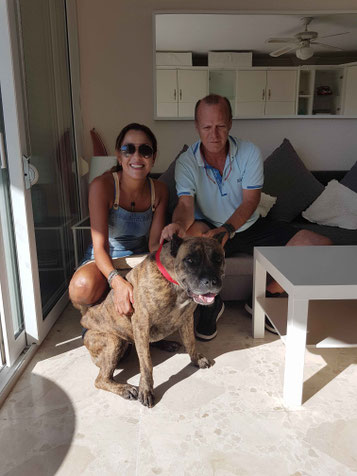 Xéna, Dogue de Canarias, con Christian y  Siham de Marruecos