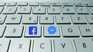 Tastatur mit Facebook-Logo