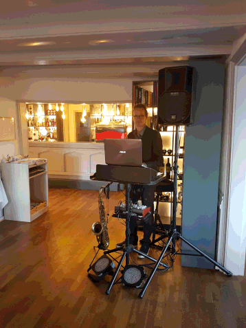DJ plus Saxophon,Shiraz,Wuppertal,Restaurant mit DJ und Saxophon,Saxophonist,Musik,Live,Musik auflegen,Dinner,NRW,Deutschland,bester DJ,Top DJ,DJ plus Saxophon