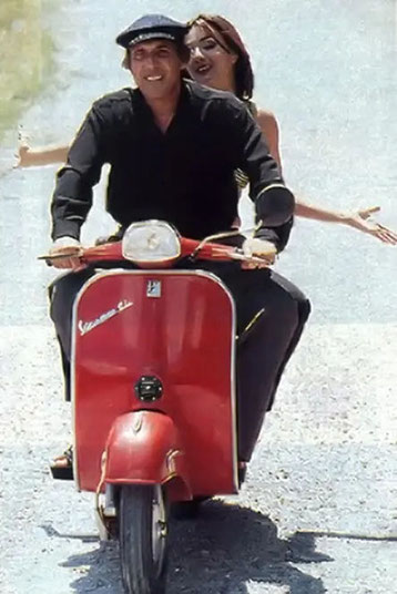 Adriano Celentano su Vespa