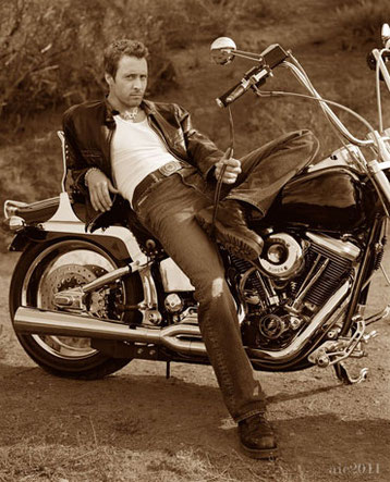 Alex O'Loughlin