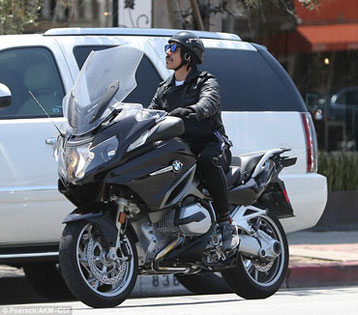 Anthony Kiedis dei Red Hot Chili Peppers su BMW