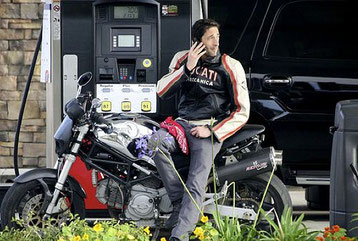 Adrien Brody su Ducati Monster