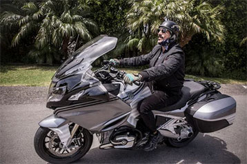 Anthony Kiedis dei Red Hot Chili Peppers su Bmw R 1200 RT