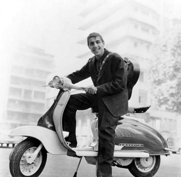 Adriano Celentano su Lambretta