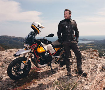 Ewan McGregor con Moto Guzzi V85 TT