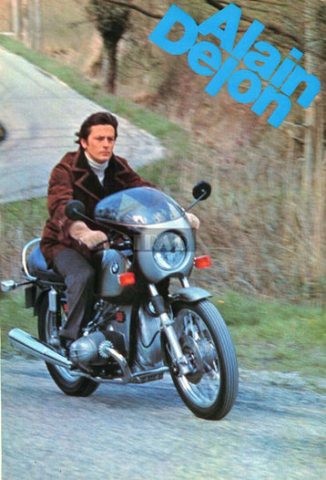 Alain Delon su BMW R90S nel 1976