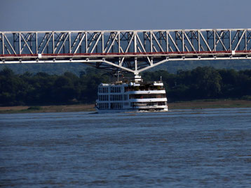 Luxuskreuzer auf dem Ayeyearwady