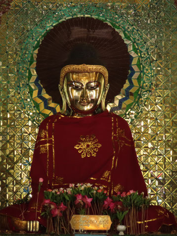 Buddha in der Shwemawdaw Pagode