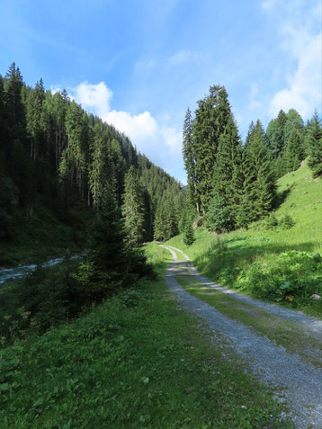 Wanderweg entlang der Rosanna