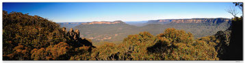 Three Sisters in the Blue Mountains in a panoramic view.