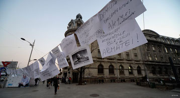 Bild:Bukarest,Universitätsplatz,Zettel