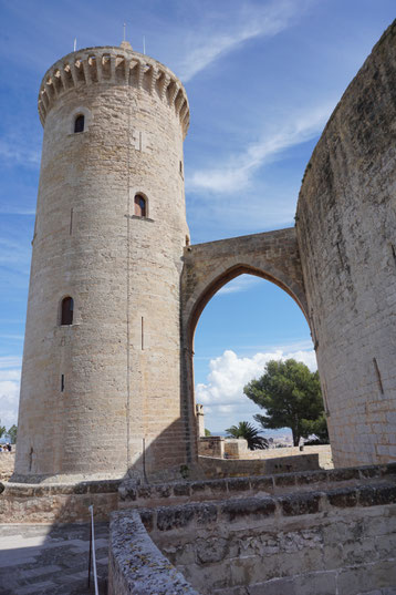 Castell de Bellver, Huldigungsturm