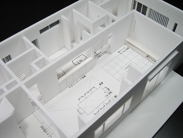 開放的な間取りの住宅模型