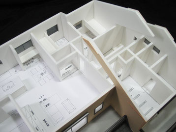 建築模型　住宅　1/50 建築模型】1/50 中庭付住宅模型制作 - YouTube
