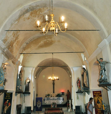Cognocoli Monticchi - Maître-autel et nef