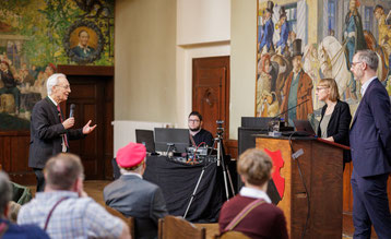 Das Colloquium, eine Podiumsveranstaltung Burschenschaft der Bubenreuther Erlangen mit prominenten Gästen