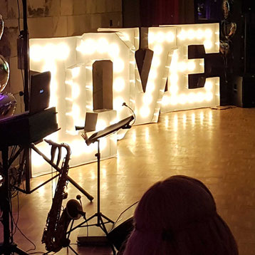 Suche DJ der auch Saxophonist ist, DJ und Saxophonist