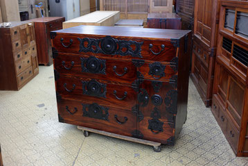 時代箪笥の修理 再生 摺り漆でリメイク - 桐タンス、古い箪笥の修理