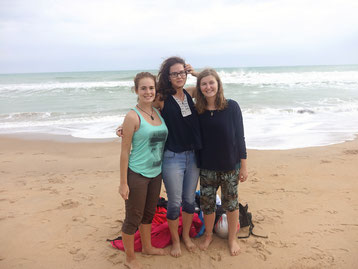 Veronika, Katharina und ich à la plage :) 