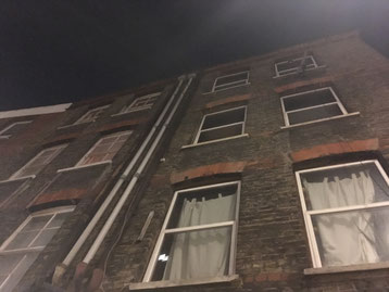 Typical British windows. The lower part is pushed up. Between the two parts the wind blows through. Mostly the windows are not only insulated badly, but also only consist of one layer of glass.