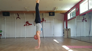 How to do a handstand - Philosport