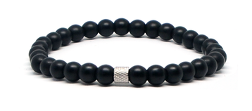 Bracelet noir avec un bijoux en acier