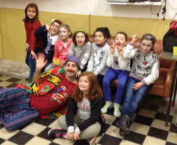 fabiccio pagliaccio spettacoli comici animazione per feste artisti di strada animatori per feste compleanni matrimoni a lucca viareggio pisa livorno grosseto pistoia firenze prato empoli massa carrara arezzo magie mago teatrino burattini clown bolle di sa