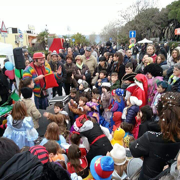 fabiccio pagliaccio spettacoli comici animazione per feste artisti di strada animatori per feste compleanni matrimoni a lucca viareggio pisa livorno grosseto pistoia firenze prato empoli massa carrara arezzo magie mago teatrino burattini clown bolle di sa