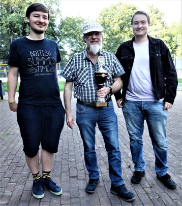 Die drei Bestplatzierten (v. l.): Felix Pennig, Pokalsieger Martin Schäfer und Finalist Marius Kraft (Foto: A. Obdenbusch)