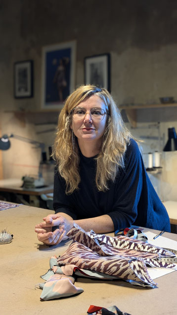 atelier , créations , couture, stylisme , artisanat, vêtements, accessoires , féminin , femme , boutique, créateurs , montpellier , robes , pantalons , casquettes , chapeaux , cours de couture Montpellier