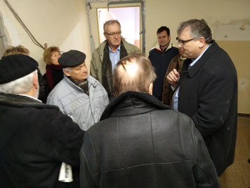 Baustadtrat Stephan Richter (r.) im Gespräch mit den Bau-Sachverständigen Friedrich Nostitz (m.) und Erhard Würker (l.)
