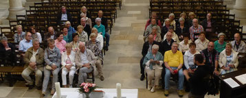 Die Teilnehmer bei der Führung in der Stiftskirche St. Servatii mit Schatzkammer in Quedlinburg