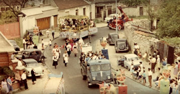 Une fête dans les rues d'Ivry dans les années 50