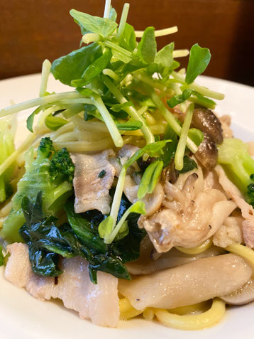 45.     群馬県産 "和豚もちぶた"とお野菜(ブロッコリー、しめじ、ほうれん草、エリンギ茸)の和ーリオ オーリオ(和風オリーブオイルソース)　🌶️　１,２００円  