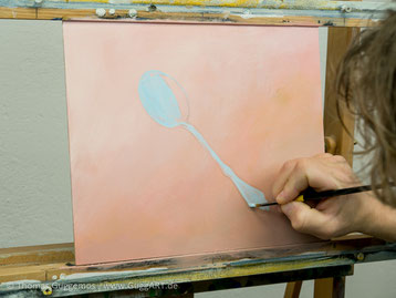 Löffel malen mit Acryl, erste Farbschicht, helle Bereiche