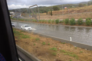 Überflutete Autobahn bei Palma de Mallorca