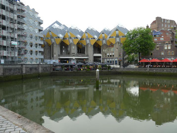 Kubus-Häuser am alten Hafen in Rotterdam