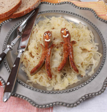 Bratwurst-Männchen, Sechs auf Kraut