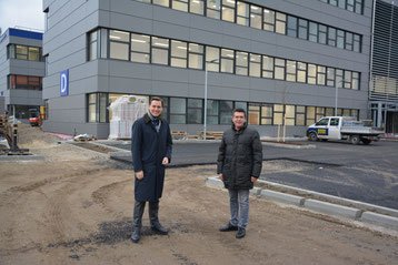 LAbg. Christoph Kaufmann mit Bgm. Peter Eisenschenk beim Ausbau-Projekt am Technopol-Standort Tulln.