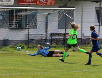 Lara Langhof erzielt das 2:0. Foto: Lanzke