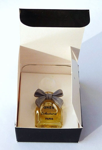 CABOCHARD - MINIATURE PARFUM 1,5 ML - BOUCHON PLASTIQUE BLANC, AVEC NOEUD GRIS - BOÎTE A RABAT