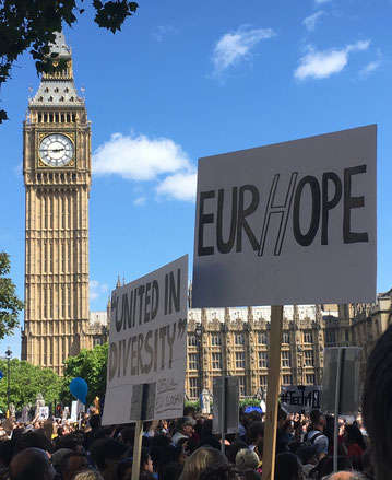 March for Europe in London am 02. Juli 2016 (https://www.flickr.com/photos/alexwhite/27962076431/)