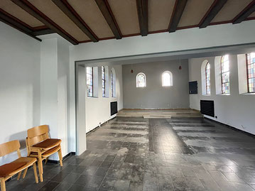 Innenansicht des Kirchengebäudes vor Renovierung und Umbau zum Ferienhaus