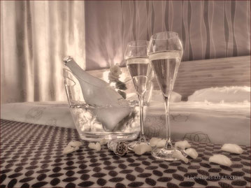 Jahrestag-Liebeshotel-Hotel-1030-Wien-stundenhotel-Designzimmer-Whirlpool-Zimmer-Champagner-Service-Idee-billig-günstig-zentrum-buchen-romantik-hochzeit-überraschung-feier-partner