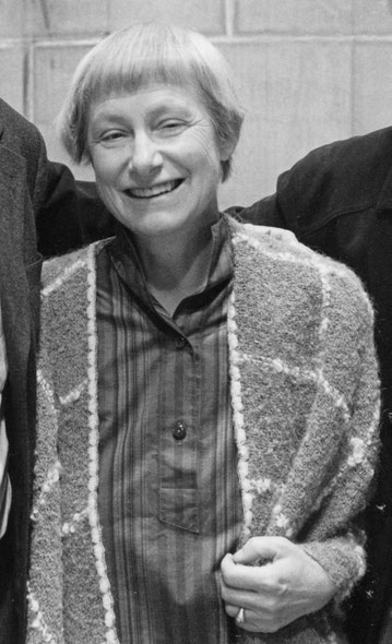 Dorothee Sölle 1989. Foto: https://upload.wikimedia.org/wikipedia/commons/c/ce/Dorothee_S%C3%B6lle._Hektor_Leibundgut_%28Photograph%29_Kurt_Marti_Dorothee_S%C3%B6lle_Adolf_Muschg_Bern_1989_%28cropped%29.jpg