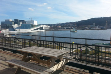 Mittagspause mit Aussicht auf die Oper